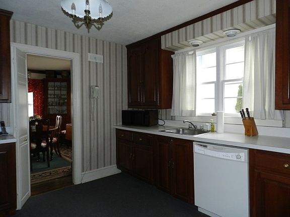 2nd image of 141 Saint James St