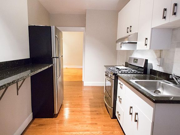 5th image of 176 Winthrop Rd APT 3