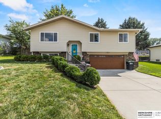 13555 Z St, Omaha, NE 68137