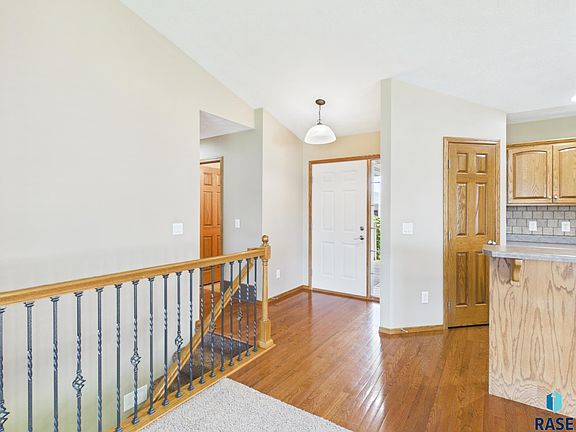 3rd image of 2204 S June Ave