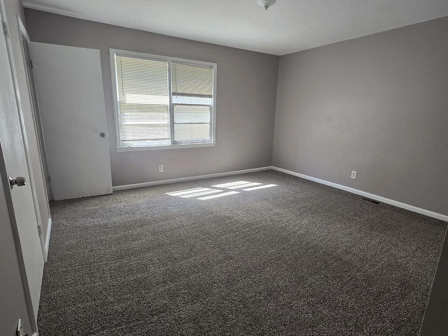 2 bed, 820 sqft, $900 — Photo 1