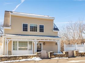 107 Black Rock Tpke, Redding, CT