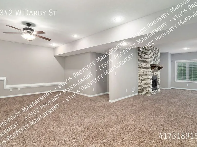 2342 W Darby St — Photo 39