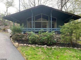 10 Old Stagecoach Rd, Byram Township, NJ 07821