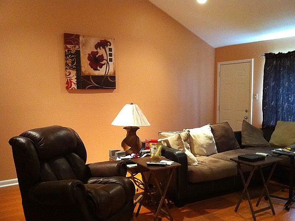 4th image of 223 Brookter St