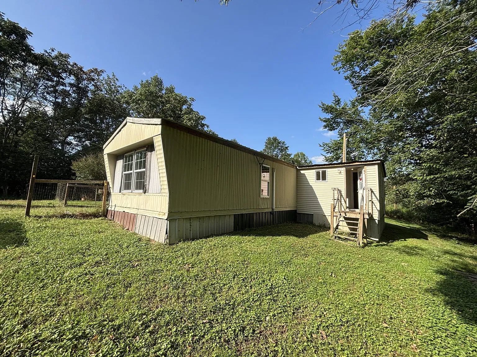 3 bed, 900 sqft, $965 — Photo 2