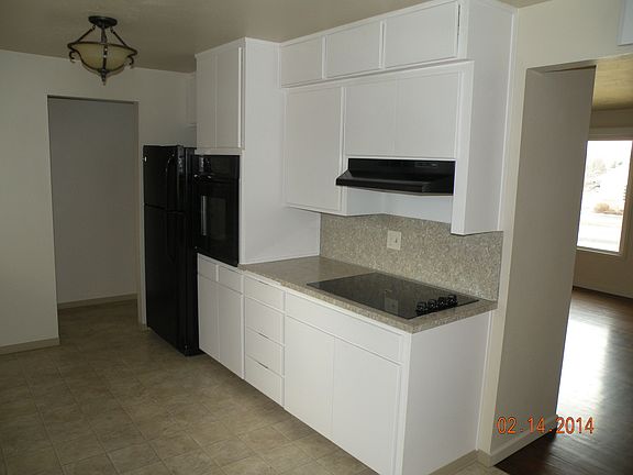 Kitchen - stovetop & oven