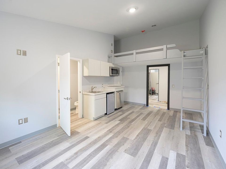 Bunk bed and small closet on loft level