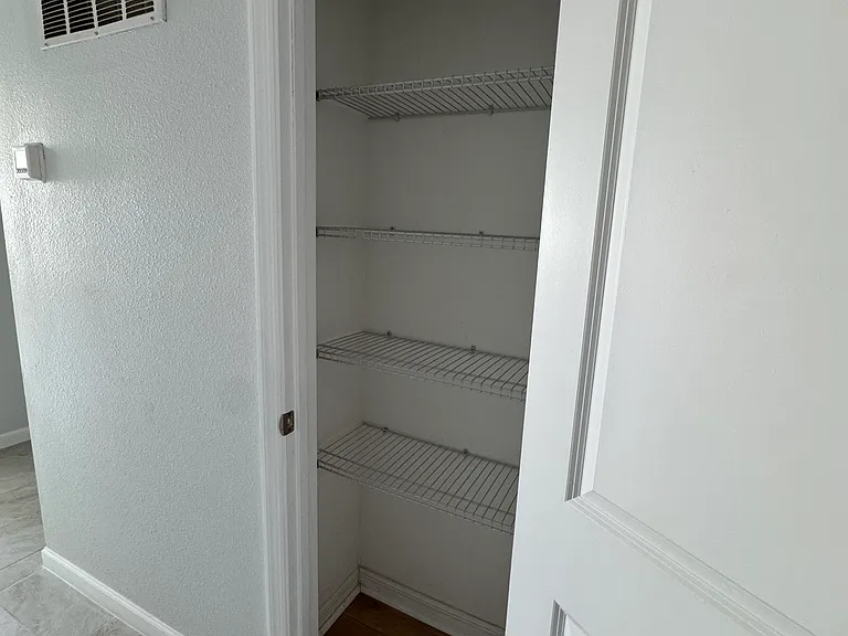 386 Madison Dr — Photo 16