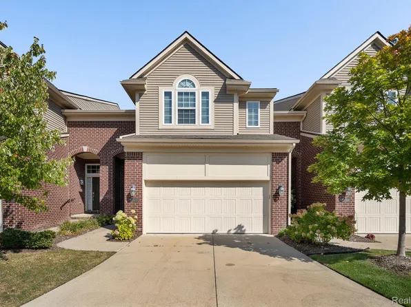 6573 Berry Creek Ln, West Bloomfield, MI 48322