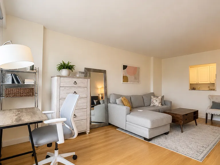 201 W 21st St #14G — Photo 3