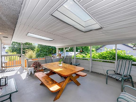 3rd image of 3060 George St