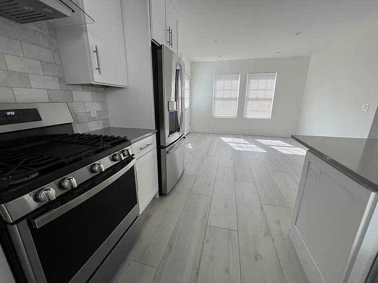 19 Loomis Ave — Photo 3
