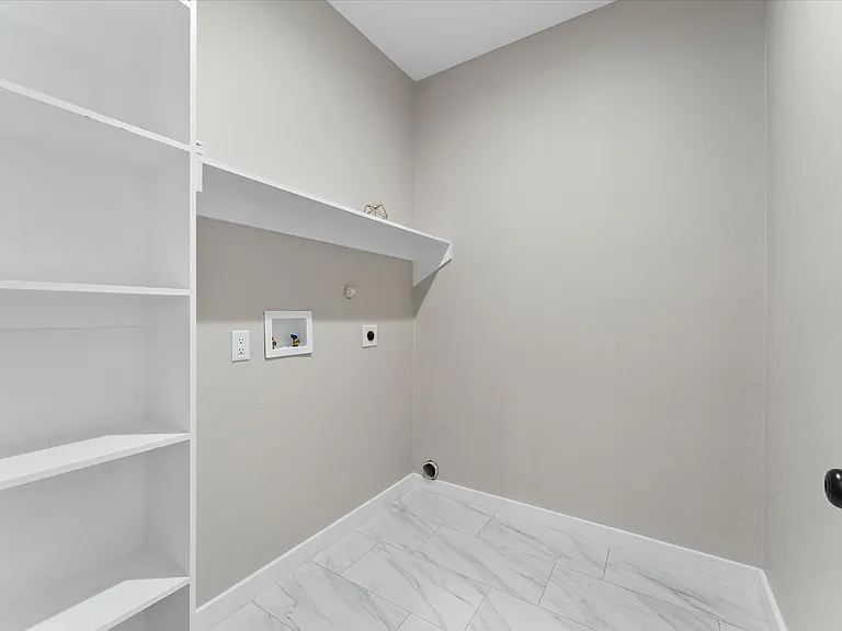 3907 Simonds St — Photo 13