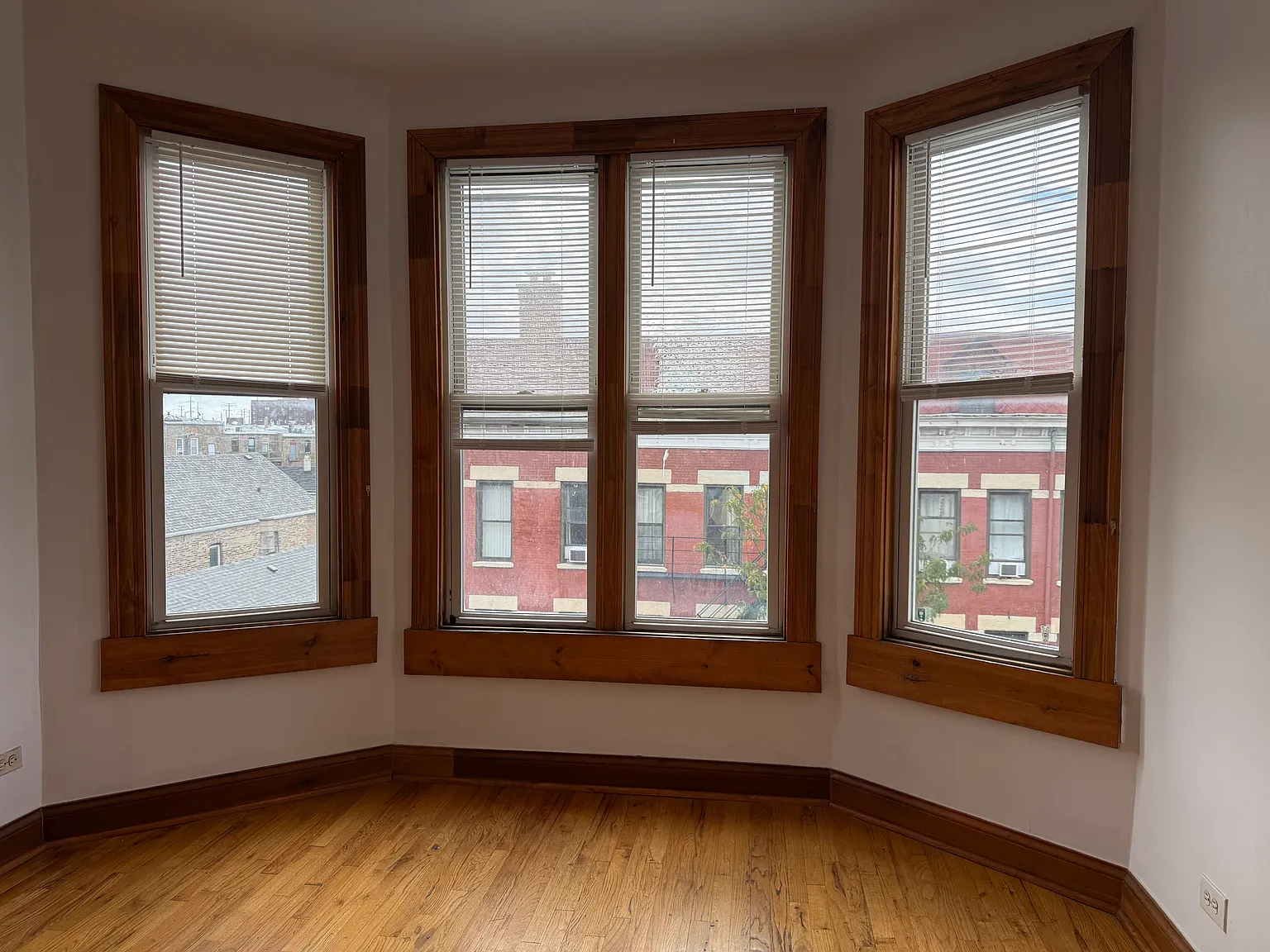 3 bed, 850 sqft, $1,925 — Photo 1