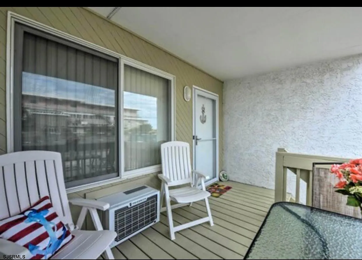 1 bed, 1.0 bath, $1,650 — Photo 3