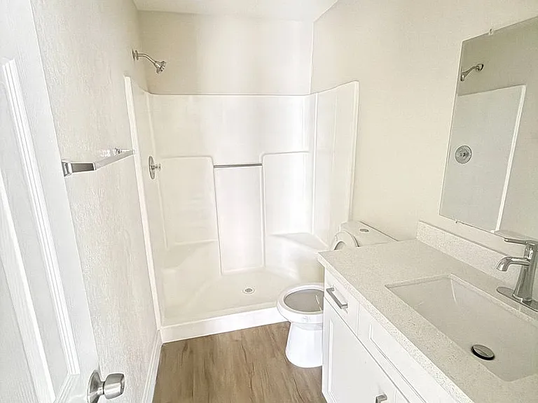 3046 N 24th Dr — Photo 5