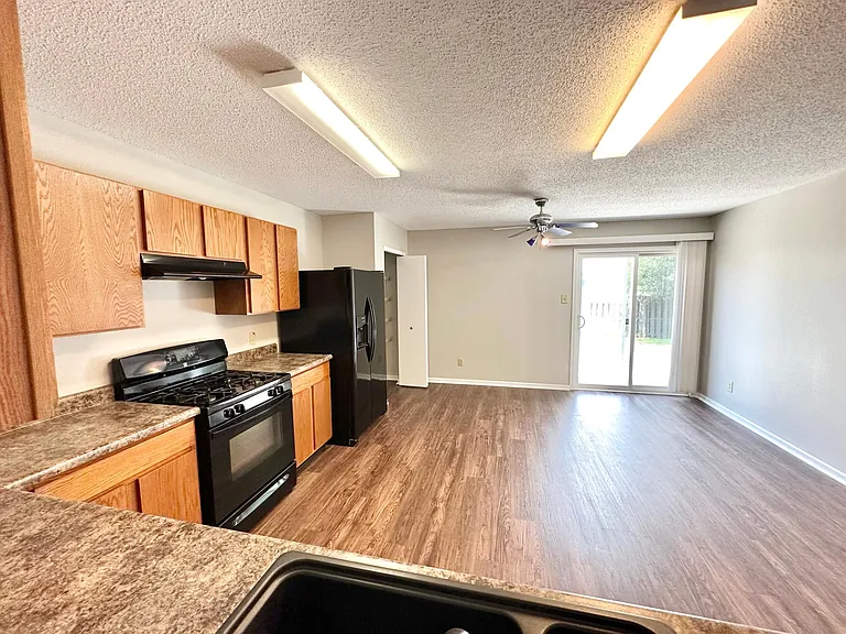 4202 Fletcher Dr — Photo 6