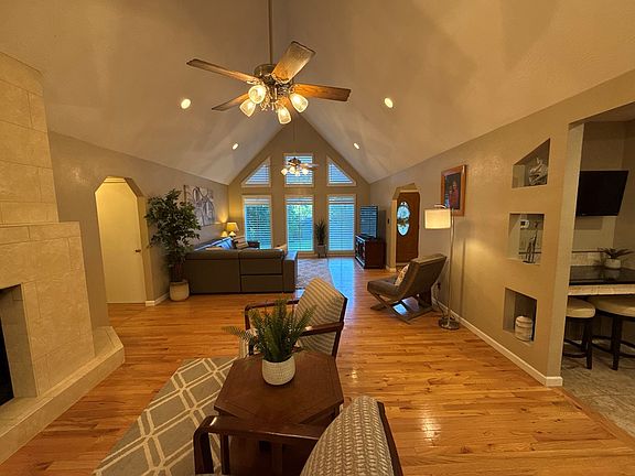 4th image of 1148 Sierra Dr