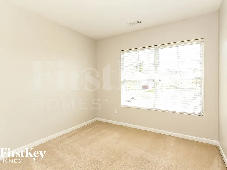 2129 Sebastiani Dr — Photo 10