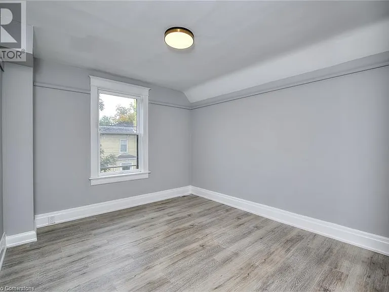 19 Clarence Pl #3 — Photo 7