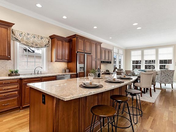 3rd image of 9015 Portofino Pl