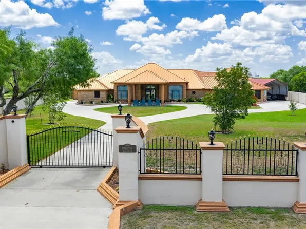 221 W Sage Rd, Kingsville, TX 78363