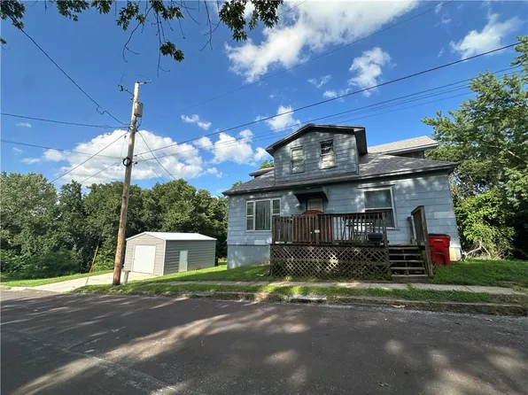 135 N 11th St, Lexington, MO 64067