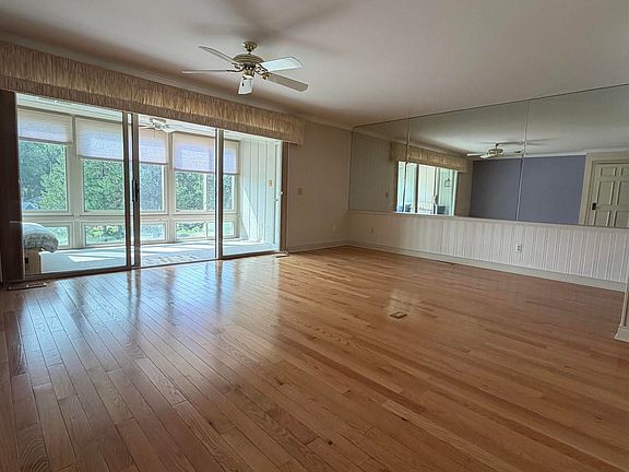 2nd image of 3995 River Rd APT 15