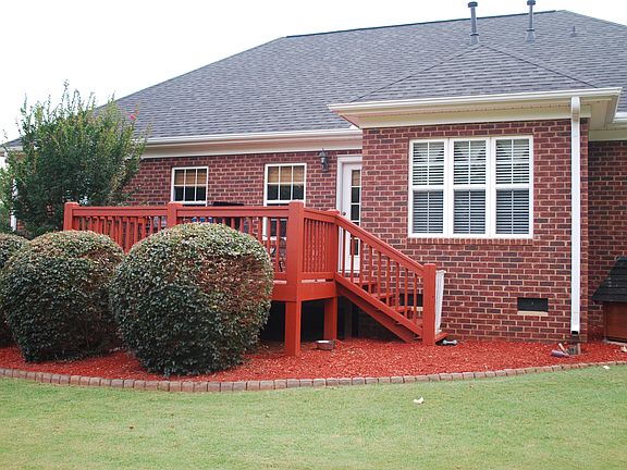 3rd image of 318 Huddersfield Dr