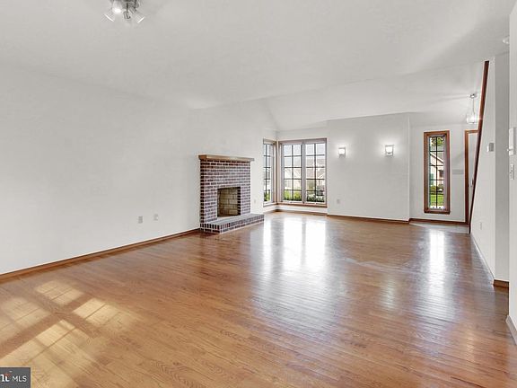 3rd image of 328 Sycamore Ln