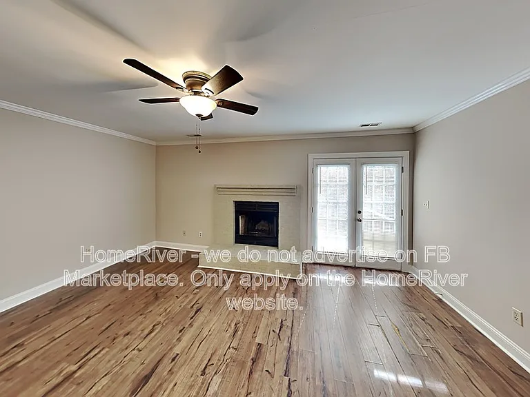 1161 Glendale Dr — Photo 2
