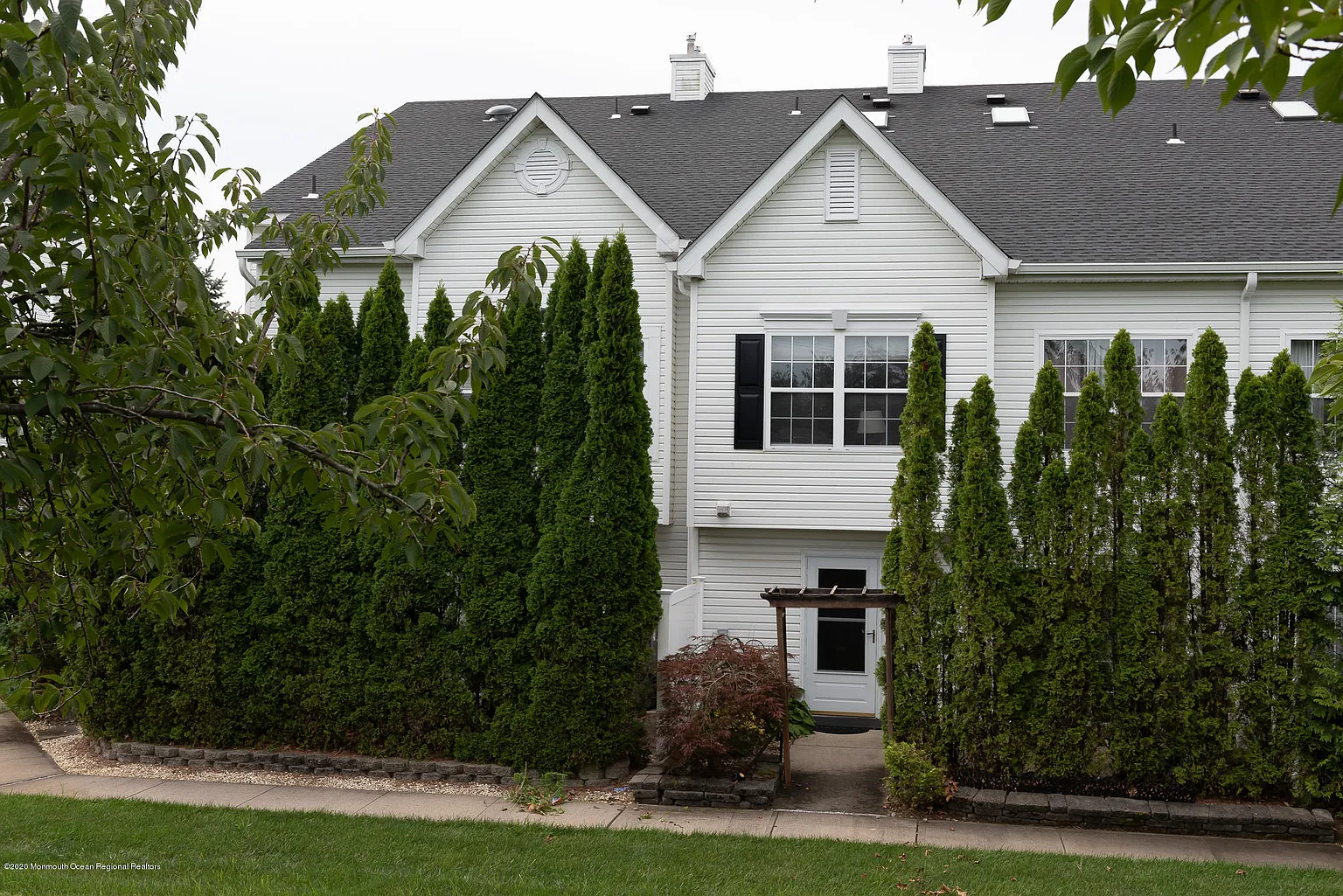 35 Madison Ct photo 1
