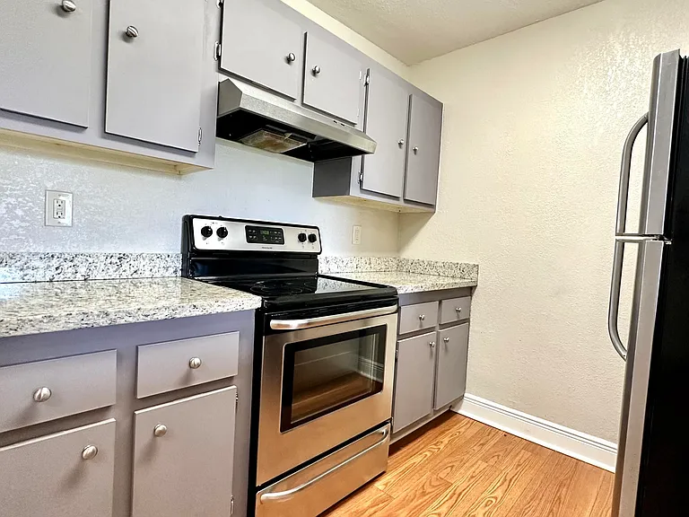 1632 Meadows Cir W — Photo 4