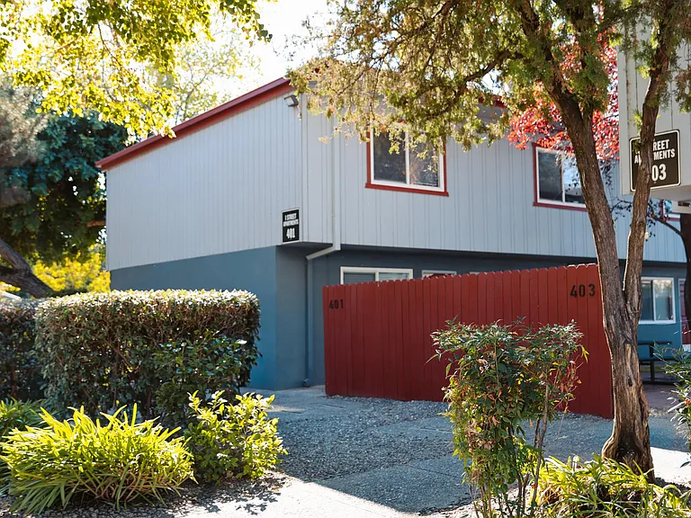 I Street Apartments — Photo 16