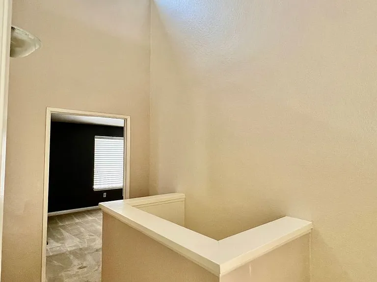 674 S Sycamore Ave — Photo 6