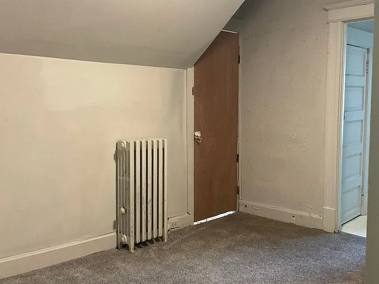 215 Woodbine St — Photo 13