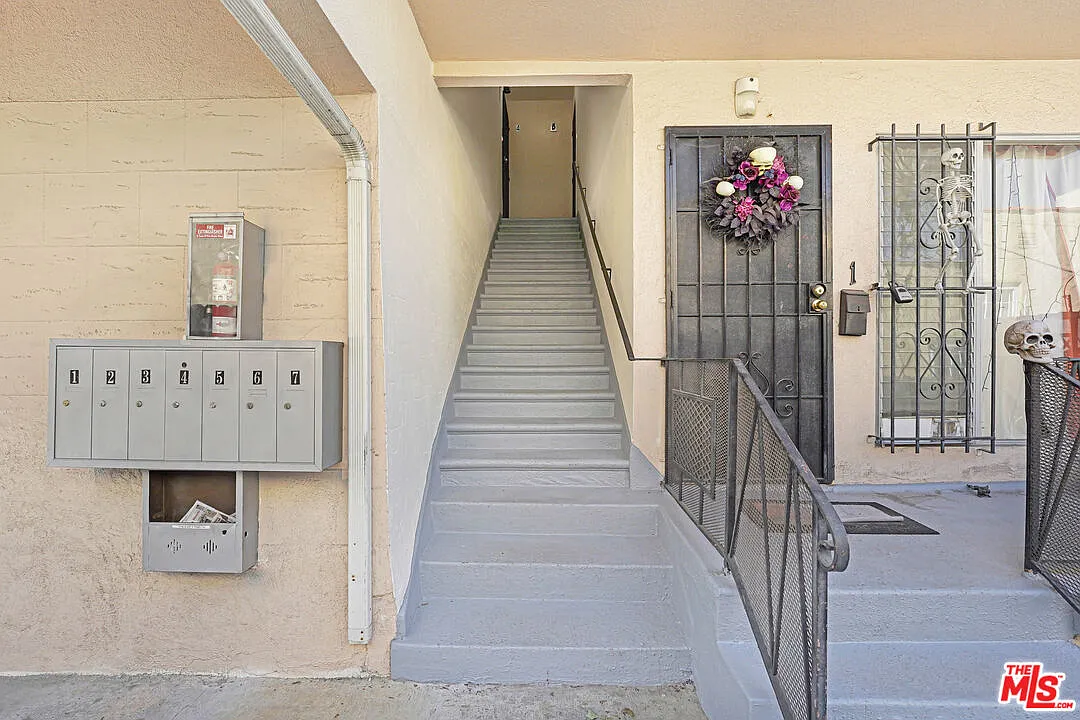 1 bed, 1.0 bath, 1100 sqft, $2,500 — Photo 2