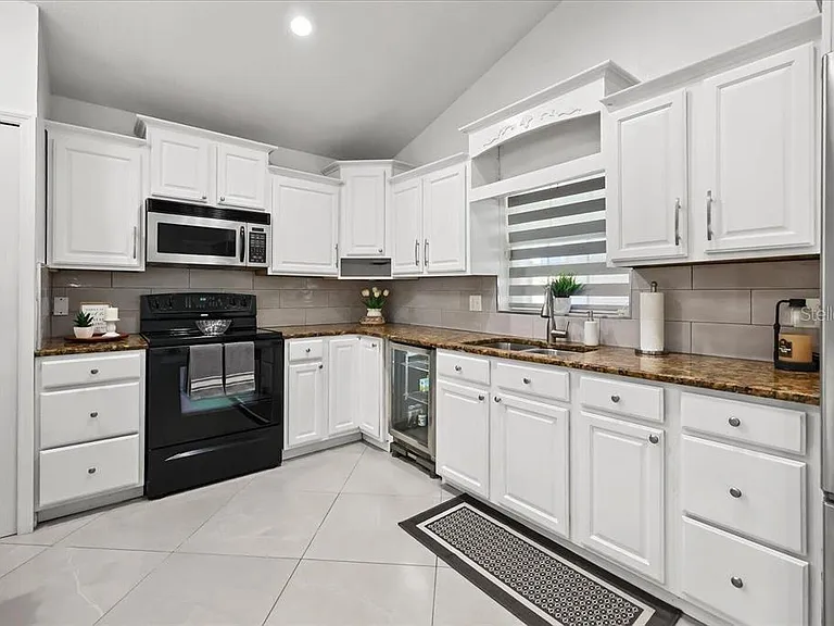 4024 Anthony Ln — Photo 8