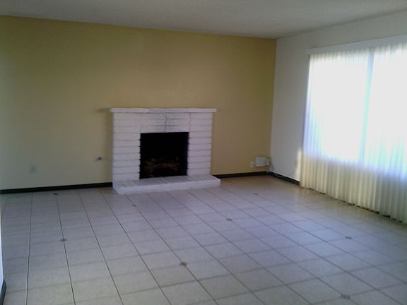 Living Room w/fireplace