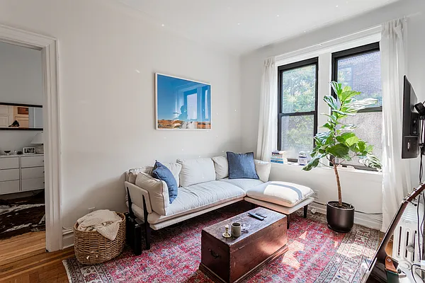 Rented by Bond New York | media 11