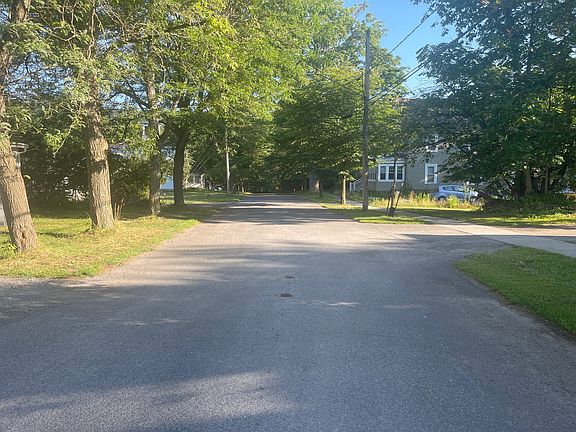 5th image of 105 Grove St