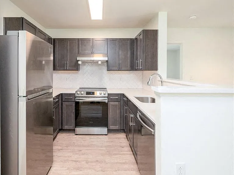 601 E Randolph Rd — Photo 19