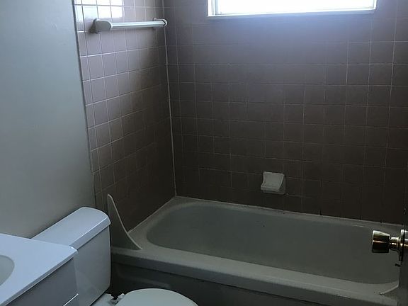 4th image of 2083 Grasmere Ave