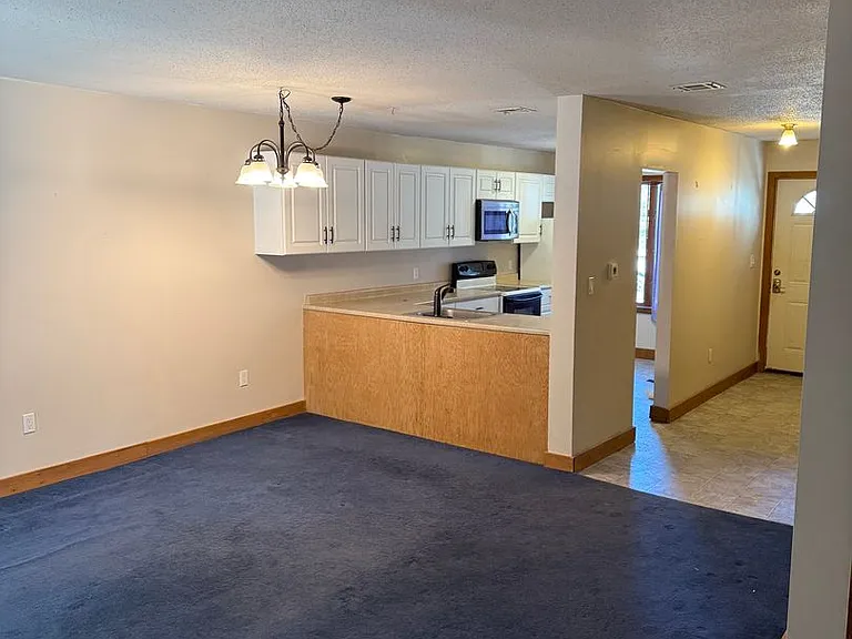 Town Edge Apartments — Photo 8