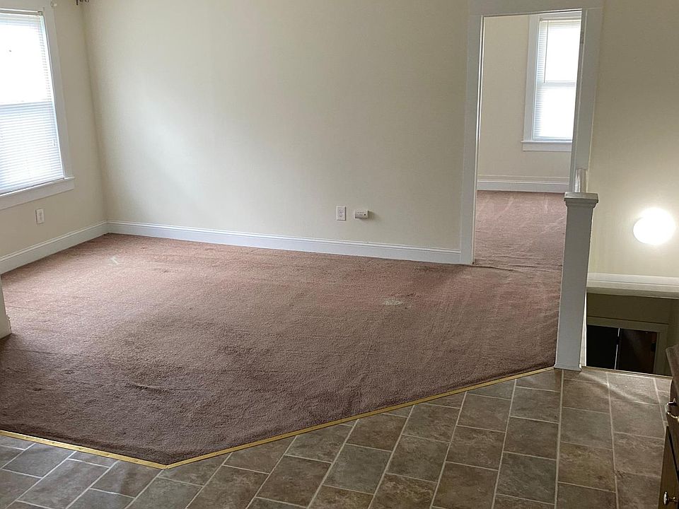 2nd image of 557 Morton Ave #1