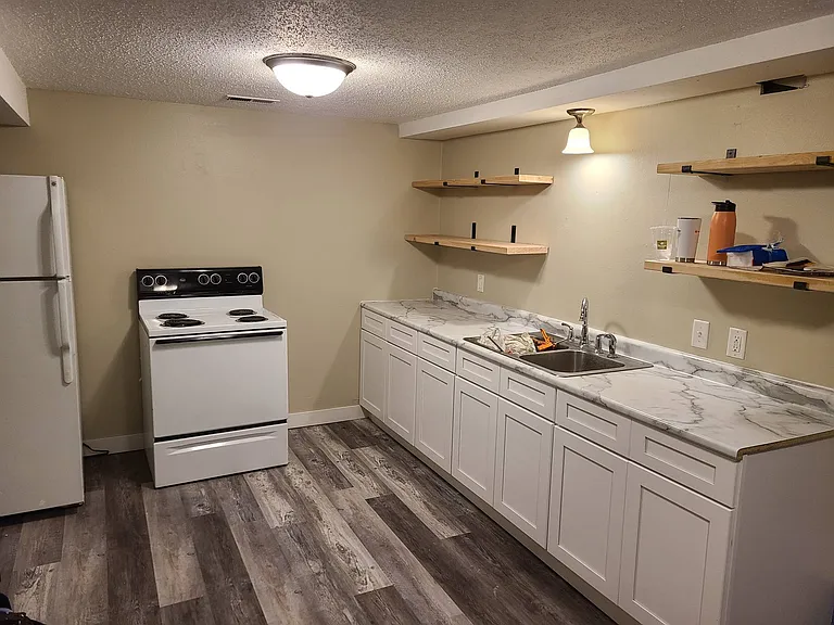 1804 Southlawn Dr #B — Photo 3