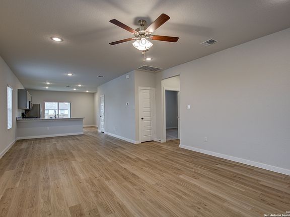 4th image of 9831 Collin Grove