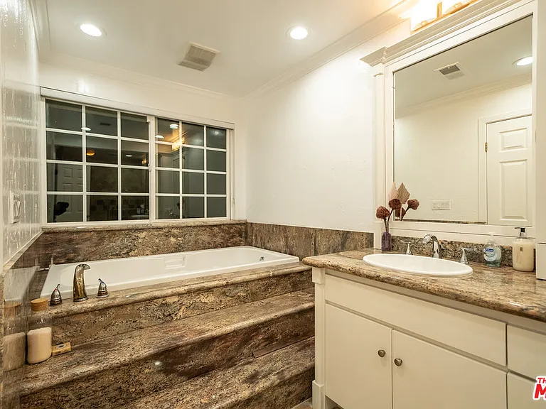 2461 Jupiter Dr — Photo 15