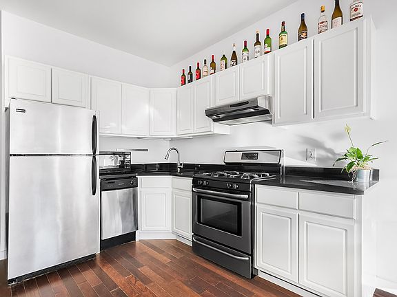 3rd image of 305 Stuyvesant Ave APT 3